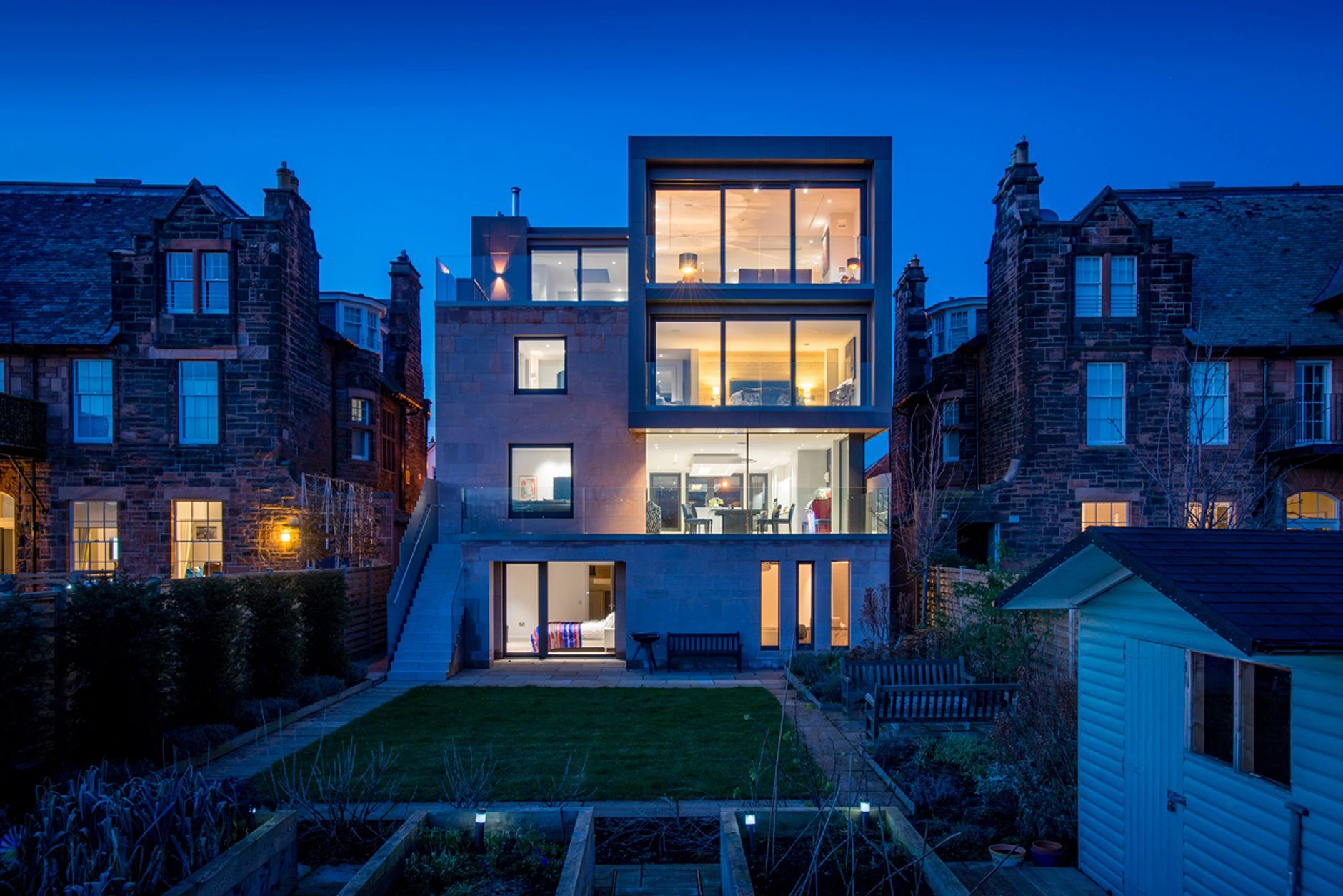 Inverleith Outside View Nighttime